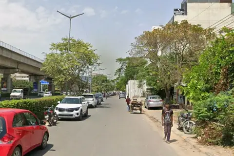 Street view of the commercial-frontage plot location on Golf Course Road, DLF Phase I, Gurugram
